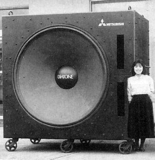 Mitsubishi Diatone D-160 Subwoofer, via Flickr. PW-1600 honeycomb cone type woofer (160cm)    photographer unknown 자동차 오디오, 스피커 디자인, 아이디어, 턴테이블, 음악 듣기, Vinyls, 음악, 전자제품