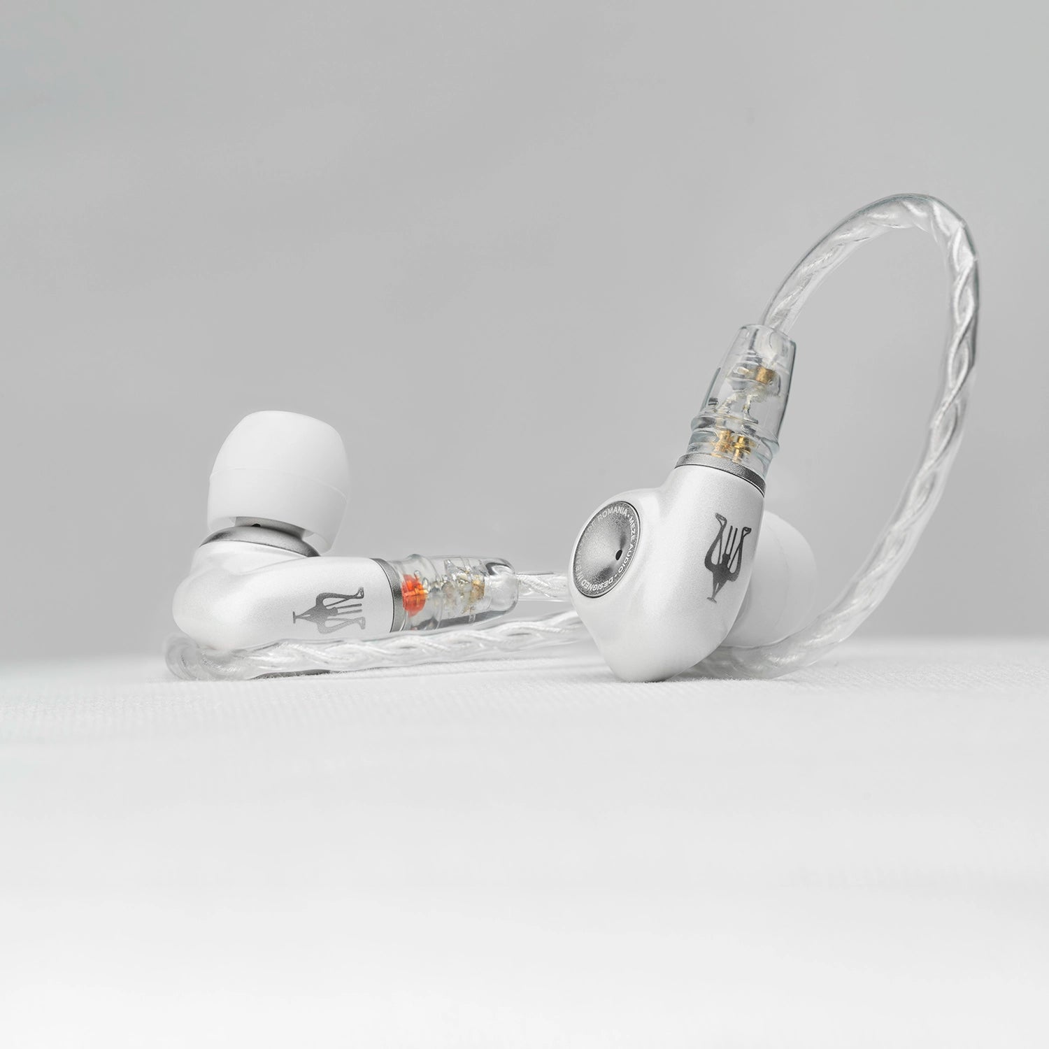 Meze-Audio-Alba-headphone-04.jpeg