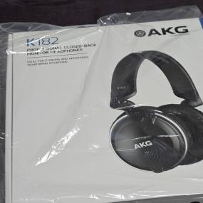 AKG K182