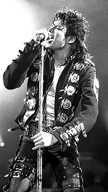 220px-Michael_Jackson_in_1988.jpg